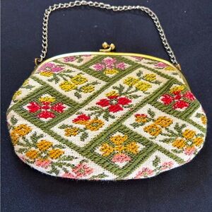 Vintage floral tapestry kiss lock purse